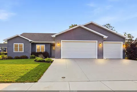 1616 Orchard Dr, Kaukauna, WI 54130
