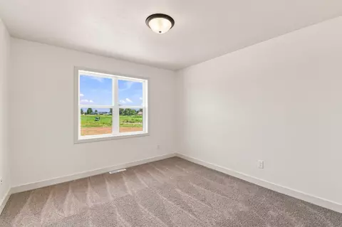 Bedroom - 587 Emerald Isle Ct, Wrightstown, WI 54180 photo 6 of 7