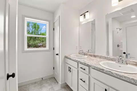 Bath - 587 Emerald Isle Ct, Wrightstown, WI 54180 photo 1 of 2