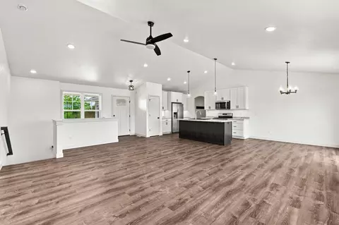 Living - 587 Emerald Isle Ct, Wrightstown, WI 54180 photo 3 of 3