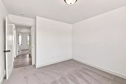 Bedroom - 587 Emerald Isle Ct, Wrightstown, WI 54180 photo 5 of 7