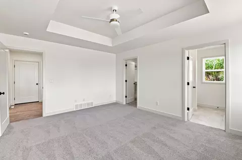 Bedroom - 587 Emerald Isle Ct, Wrightstown, WI 54180 photo 3 of 7
