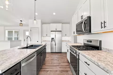 Kitchen - 587 Emerald Isle Ct, Wrightstown, WI 54180 photo 2 of 3