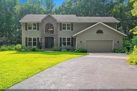 3611 Royal Oaks Ct, Suamico, WI 54173