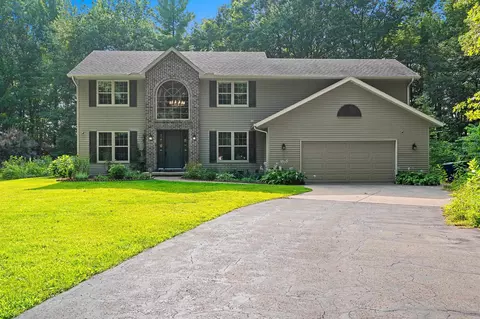 3611 Royal Oaks Ct, Suamico, WI 54173