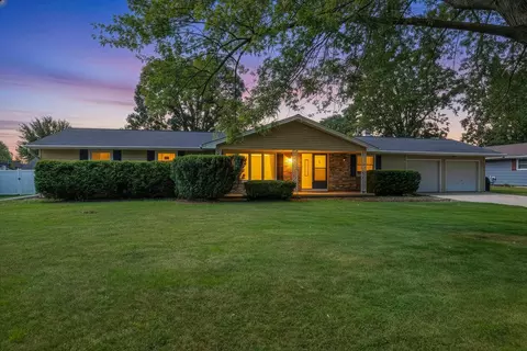 1327 Skylark Ln, Green Bay, WI 54313