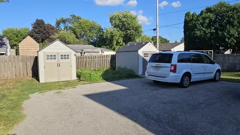 Exterior - 714 N Durkee St, Appleton, WI 54911 photo 5 of 7