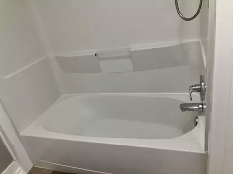 Bath - 714 N Durkee St, Appleton, WI 54911 photo 1 of 2