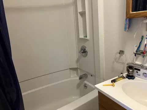 Bath - 714 N Durkee St, Appleton, WI 54911 photo 2 of 2