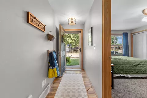 Entry Way - 2108 S Horizon Dr, Appleton, WI 54915 photo 2 of 2