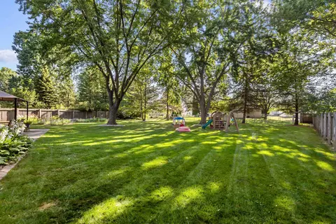 Exterior - 2108 S Horizon Dr, Appleton, WI 54915 photo 9 of 11