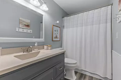 Bath - 2108 S Horizon Dr, Appleton, WI 54915 photo 3 of 4