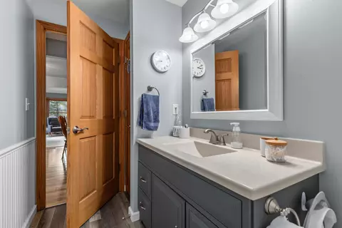 Bath - 2108 S Horizon Dr, Appleton, WI 54915 photo 2 of 4