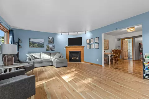 Living - 2108 S Horizon Dr, Appleton, WI 54915 photo 3 of 4