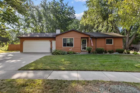 Exterior - 2108 S Horizon Dr, Appleton, WI 54915 photo 3 of 11