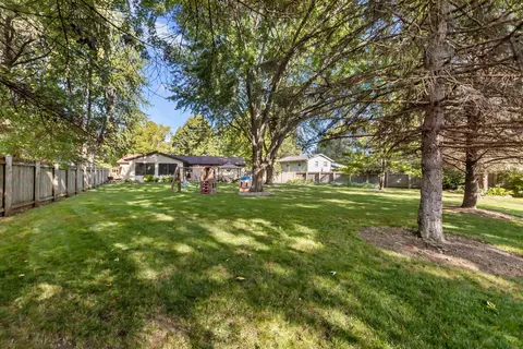 Exterior - 2108 S Horizon Dr, Appleton, WI 54915 photo 8 of 11
