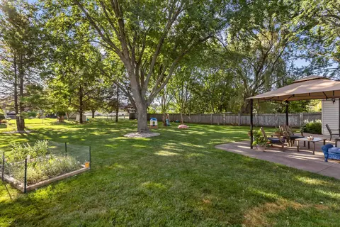 Exterior - 2108 S Horizon Dr, Appleton, WI 54915 photo 7 of 11