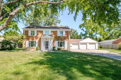 416 Arrowhead Dr, Green Bay, WI 54301