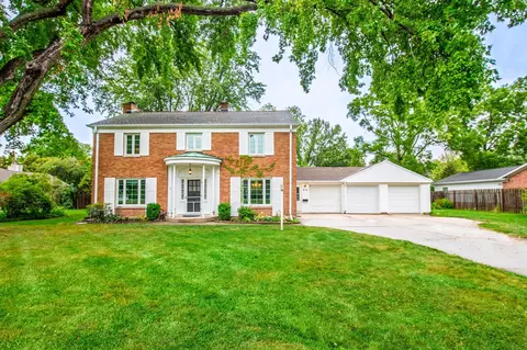 416 Arrowhead Dr, Green Bay, WI 54301