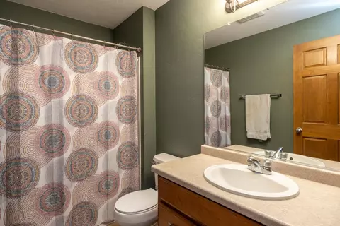 Bath - 1124 Bobby Ct, Appleton, WI 54915 photo 2 of 3
