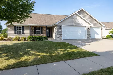 Exterior - 1124 Bobby Ct, Appleton, WI 54915 photo 4 of 8