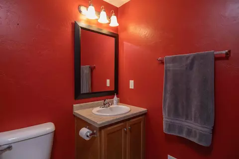 Bath - 1124 Bobby Ct, Appleton, WI 54915 photo 3 of 3