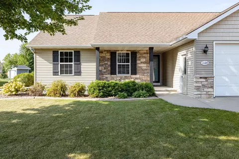 Exterior - 1124 Bobby Ct, Appleton, WI 54915 photo 3 of 8