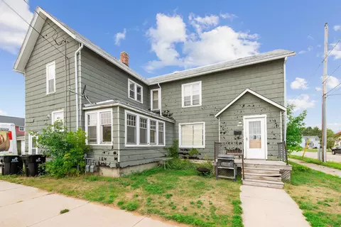 1802 11th Ave, Menominee, MI 49858