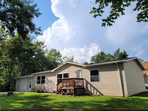 e8568 Market Street, New London, WI 54961