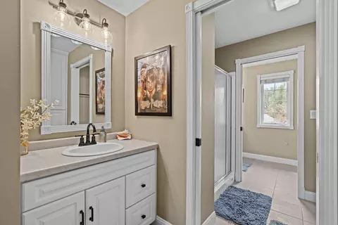 Bath - 601 E Carrington Ln, Appleton, WI 54913 photo 6 of 9