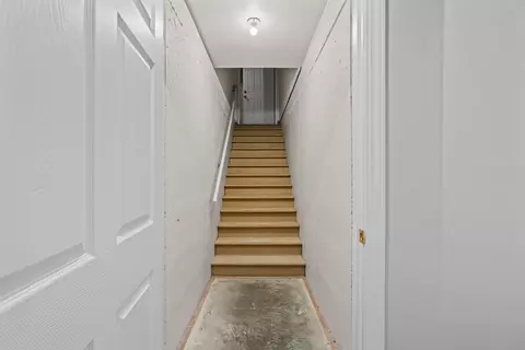 Entry Way - 601 E Carrington Ln, Appleton, WI 54913 photo 8 of 11