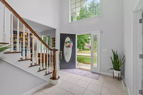 Entry Way - 601 E Carrington Ln, Appleton, WI 54913 photo 10 of 11