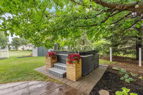 Exterior - 601 E Carrington Ln, Appleton, WI 54913 photo 5 of 16