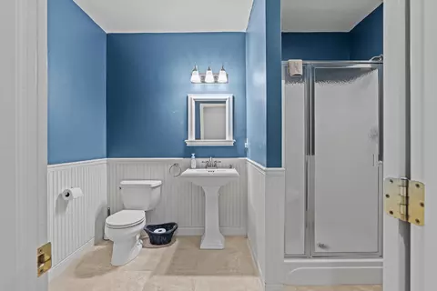 Bath - 601 E Carrington Ln, Appleton, WI 54913 photo 9 of 9