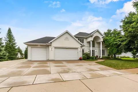 Exterior - 601 E Carrington Ln, Appleton, WI 54913 photo 9 of 16