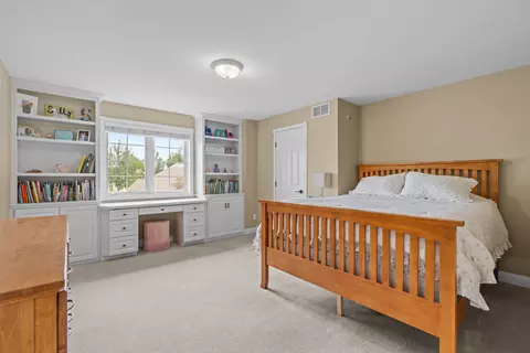 Bedroom - 601 E Carrington Ln, Appleton, WI 54913 photo 8 of 10