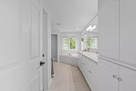 Entry Way - 601 E Carrington Ln, Appleton, WI 54913 photo 5 of 11