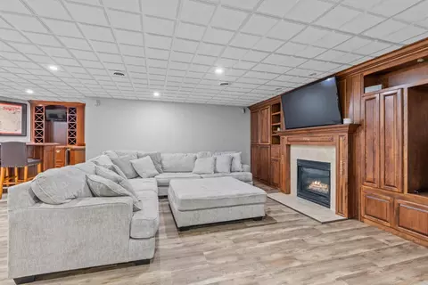 Living - 601 E Carrington Ln, Appleton, WI 54913 photo 9 of 9