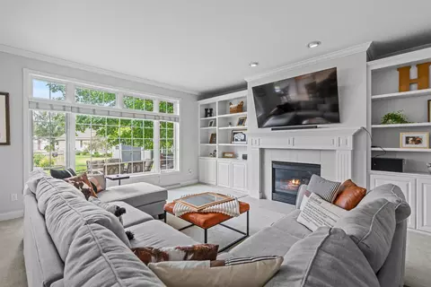 Living - 601 E Carrington Ln, Appleton, WI 54913 photo 8 of 9