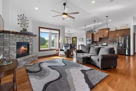 Living - n3025 Steeple Drive, Appleton, WI 54913 photo 1 of 2
