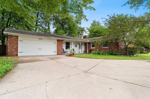 2624 Oakwood Dr, Green Bay, WI 54304