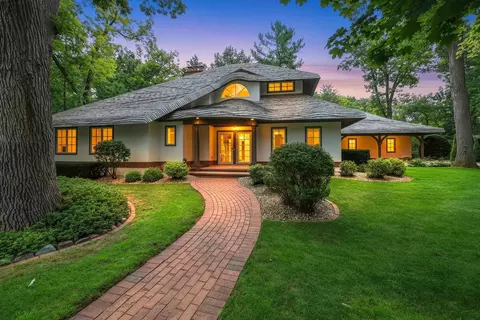 255 Traders Point Ln, Green Bay, WI 54302