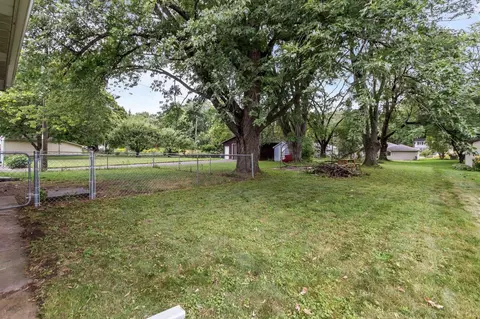 Exterior - 1530 S Walden Ave, Appleton, WI 54915 photo 8 of 11