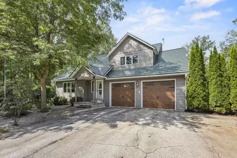 3007 Longview Ln, Suamico, WI 54173