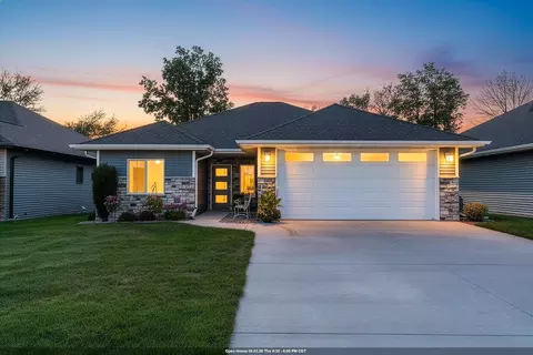 2584 Farmington Way, Suamico, WI 54313