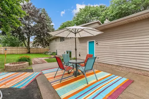 Exterior - 1400 S Chickadee Ln, Appleton, WI 54915 photo 4 of 10
