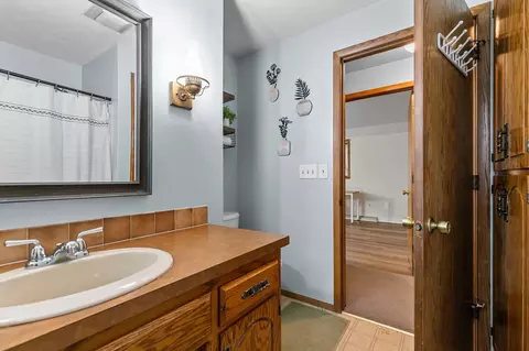 Bath - 1400 S Chickadee Ln, Appleton, WI 54915 photo 2 of 3