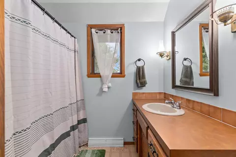 Bath - 1400 S Chickadee Ln, Appleton, WI 54915 photo 1 of 3