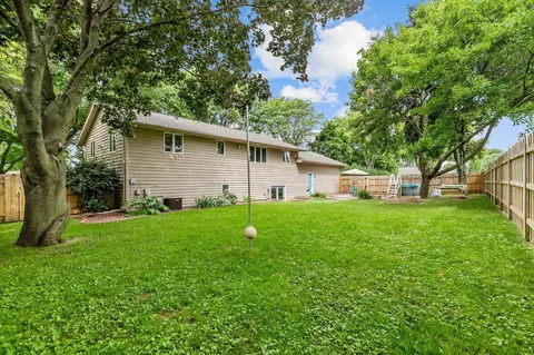 Exterior - 1400 S Chickadee Ln, Appleton, WI 54915 photo 2 of 10