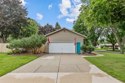 Exterior - 1400 S Chickadee Ln, Appleton, WI 54915 photo 9 of 10